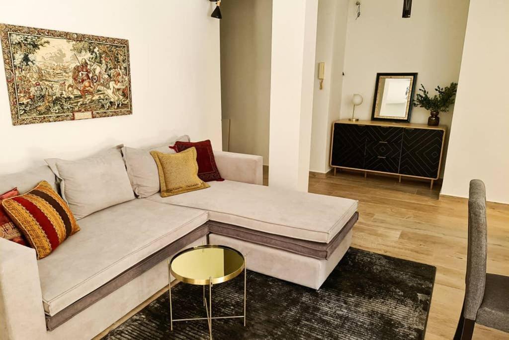 Modern Apt In The Heart Of Glyfada - Literally!! Athene Buitenkant foto